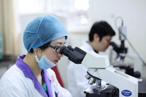 板层状鱼鳞病怎么引起,板层状鱼鳞病是单基因吗