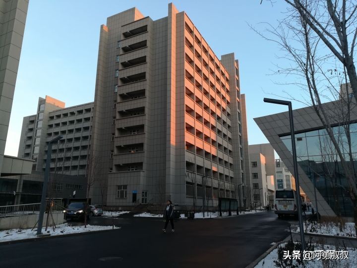 乌鲁木齐市第一职业高级中学,乌鲁木齐市第一中学官网