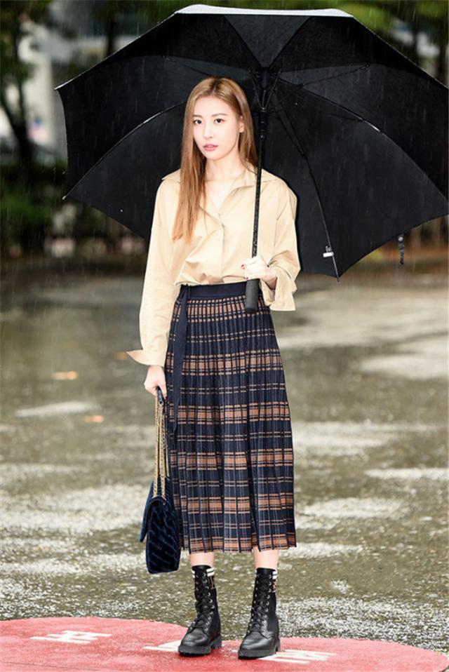 关晓彤百褶裙秋冬,关晓彤同款百褶裙