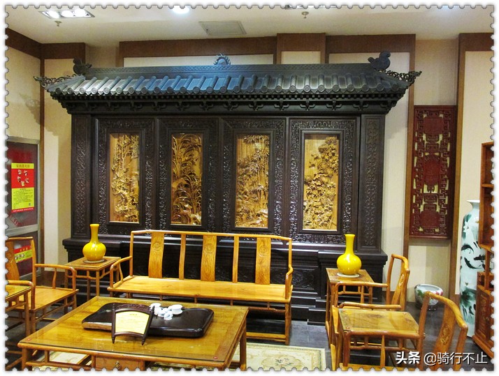 一栋楼内演绎的红木传奇