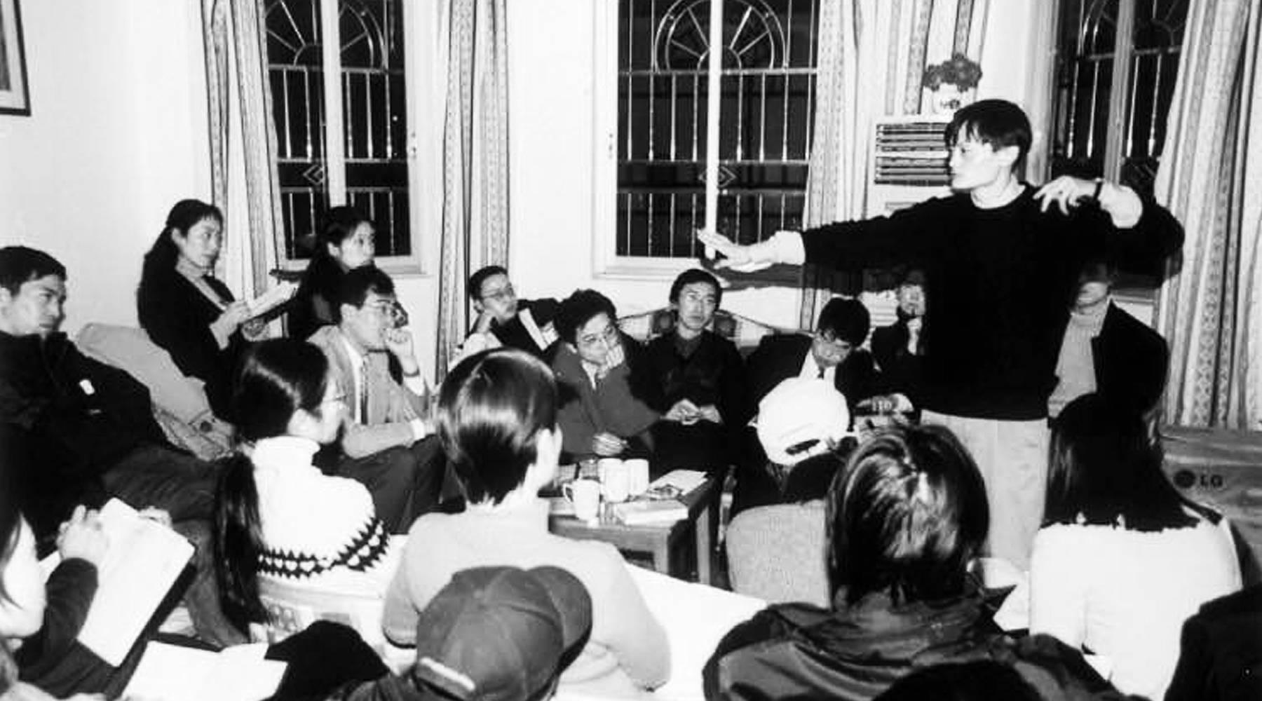 不仅是马云，阿里“财神爷”背景更不一般！爷爷是杜月笙法律顾问