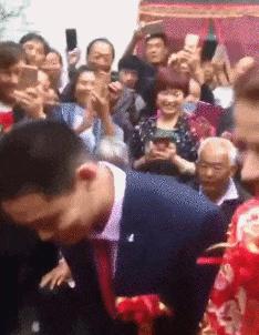 网上买的连衣裙到货了,店家连夜打电话跪求删除好评照片太尴尬了