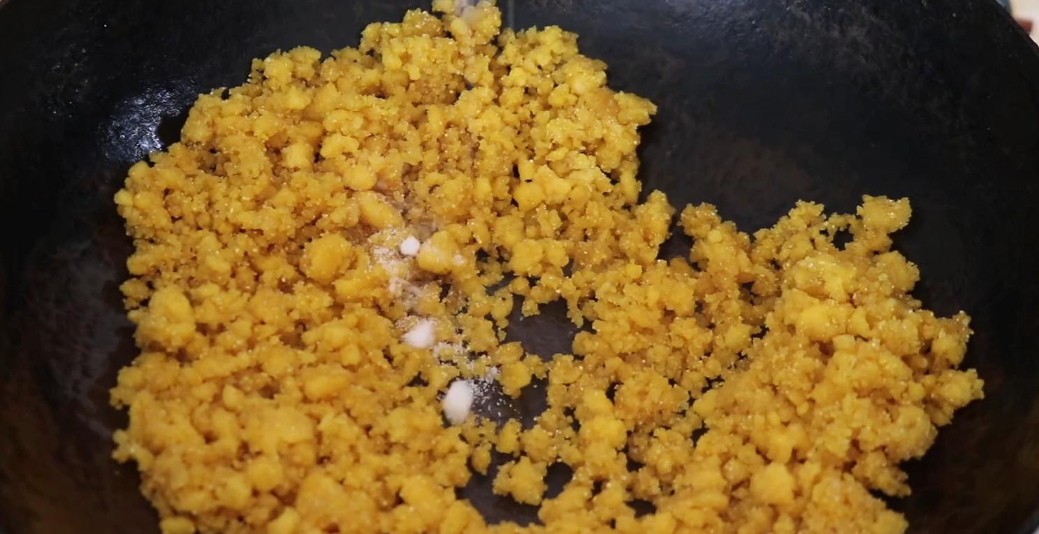 玉米面倒锅里瞬间变美食,玉米面倒进滚烫的牛奶里