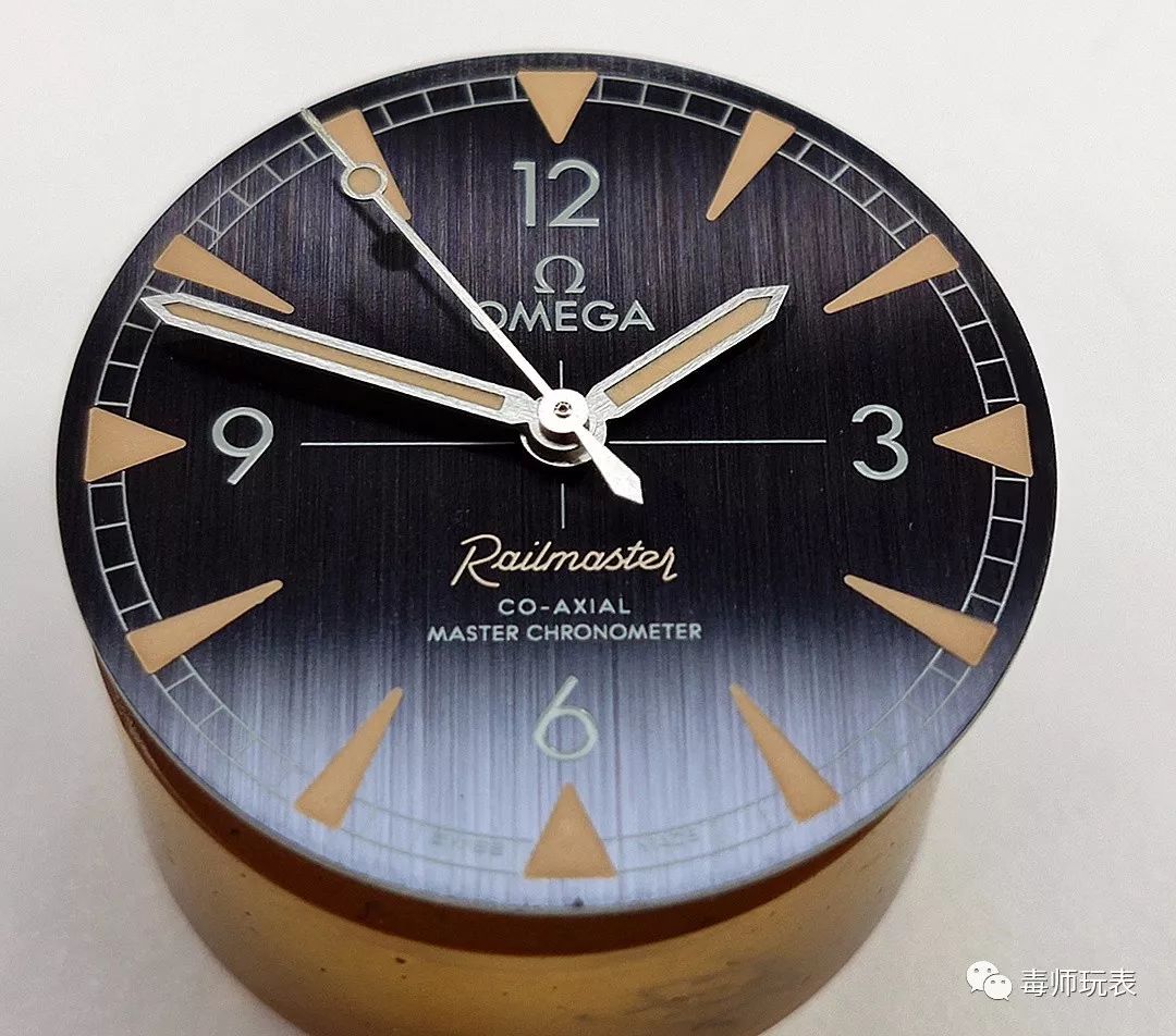 欧米茄海马300机芯是8800还是8806,欧米茄8800与8806机芯揭秘