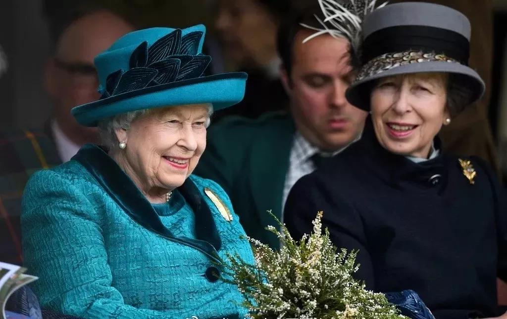 流水的“七色战队”,铁打的珍珠胸针