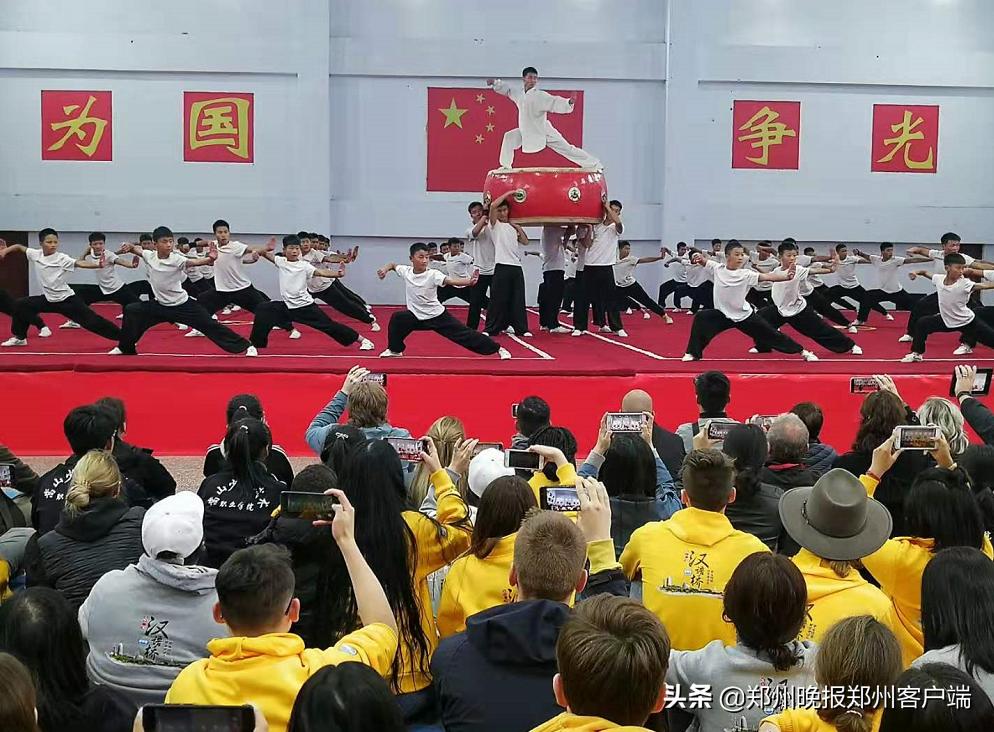 汉语桥开幕式2009,汉语桥选手看广场舞