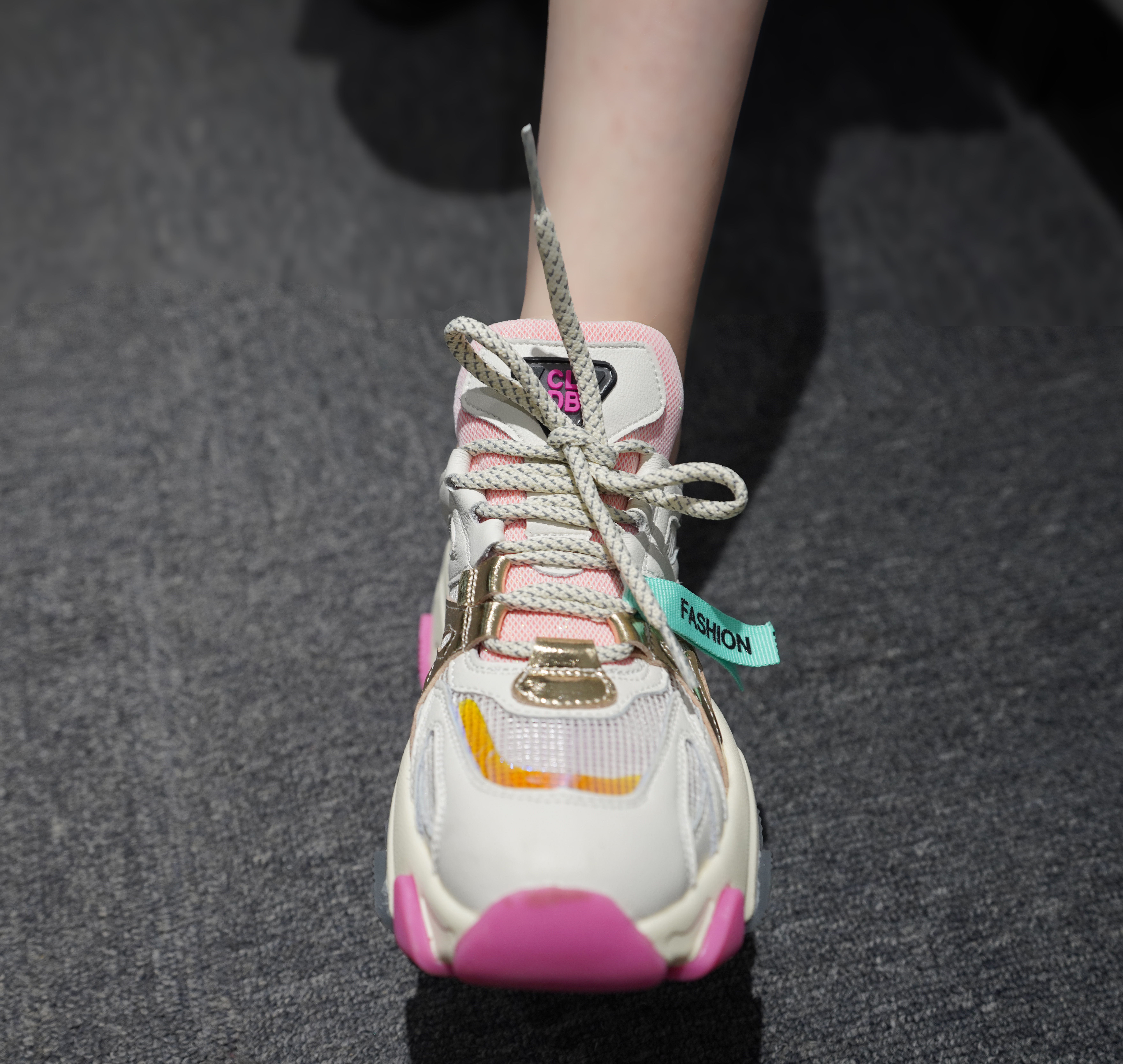 潮酷又时尚的老爹鞋,明星款老爹鞋