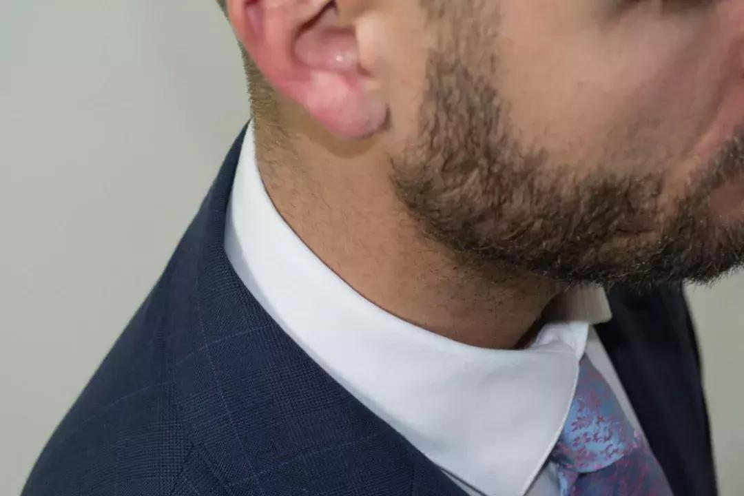 女生什么样的西装才算合身,女士西装肩宽怎样才算合身