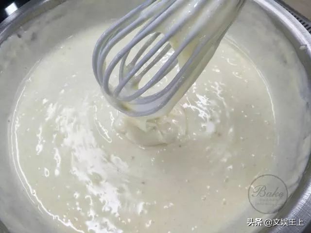 不用出门自己在家做蛋糕,不能出门就自己做了一个蛋糕