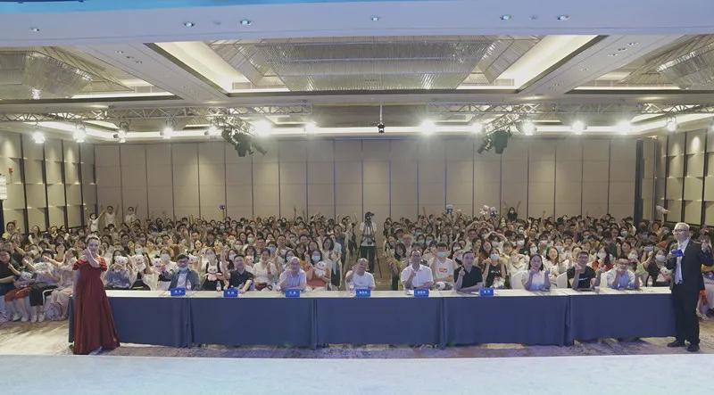 砥砺奋进二十载继往开来谱新篇,砥砺20载谱写新华章