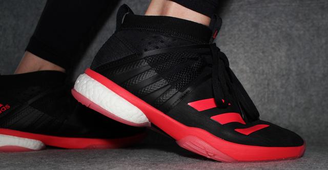 穿上就不想再脱的Q弹，阿迪达斯羽毛球鞋评测