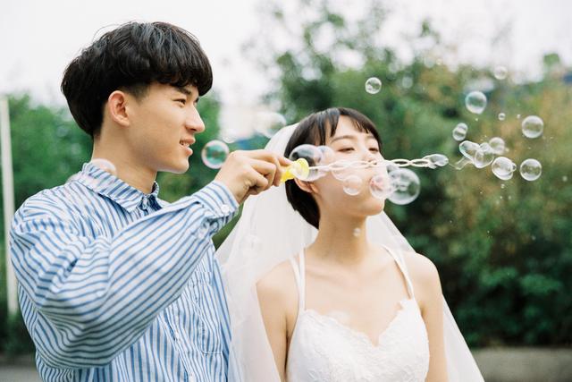 男人的什么行为特别伤害夫妻感情,当男人伤害女人后悔表现