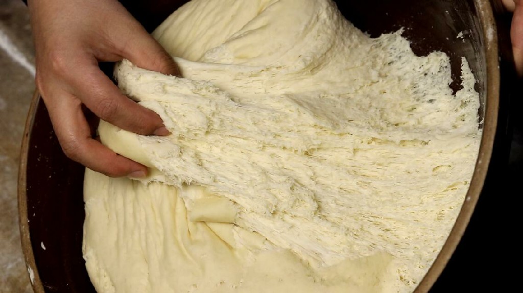 发面粉用酵母还是小苏打,发面用小苏打比例是多少