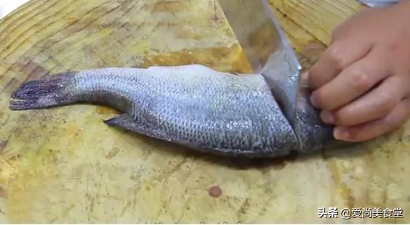 鲈鱼怎么做好吃香辣,鲈鱼怎么做菜不粘锅