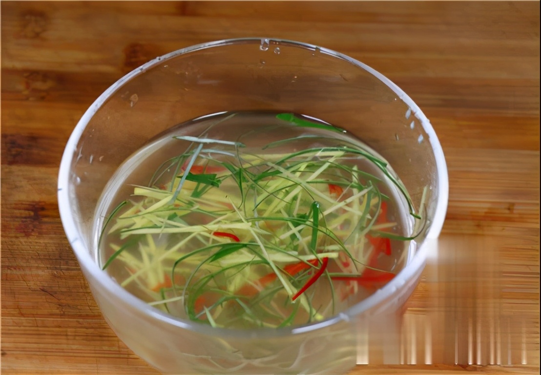 清蒸鲈鱼用生抽还是用蒸鱼豉油,清蒸鲈鱼放蒸鱼豉油还要放生抽吗