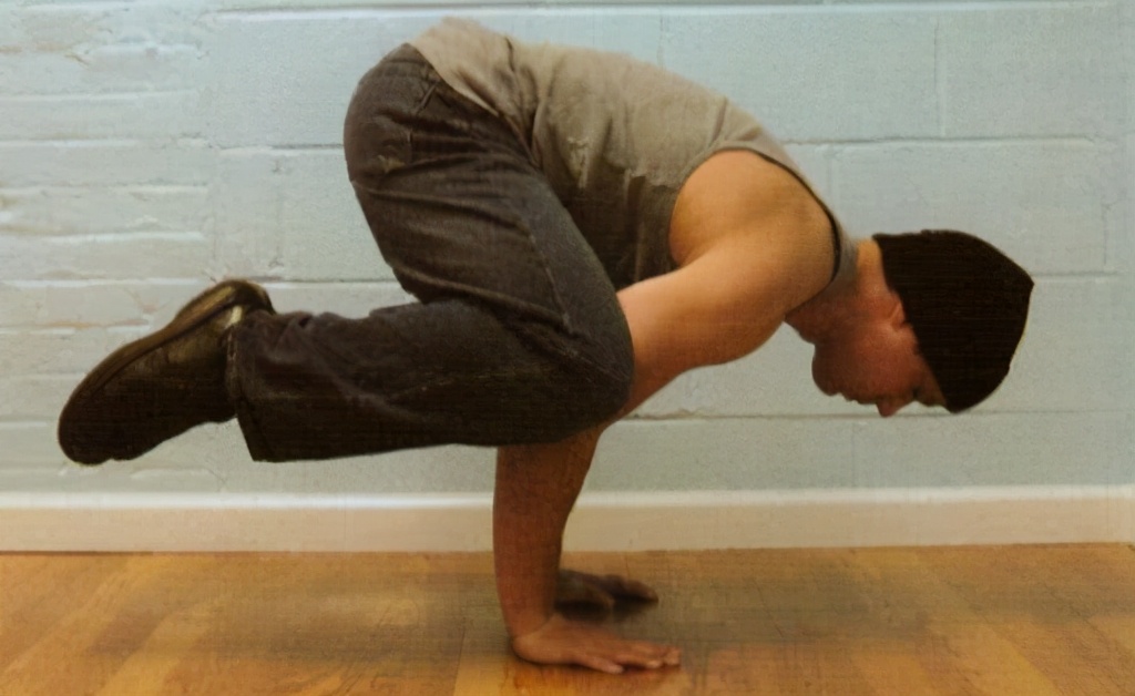 肩倒立训练方法,肩倒立锻炼肌肉