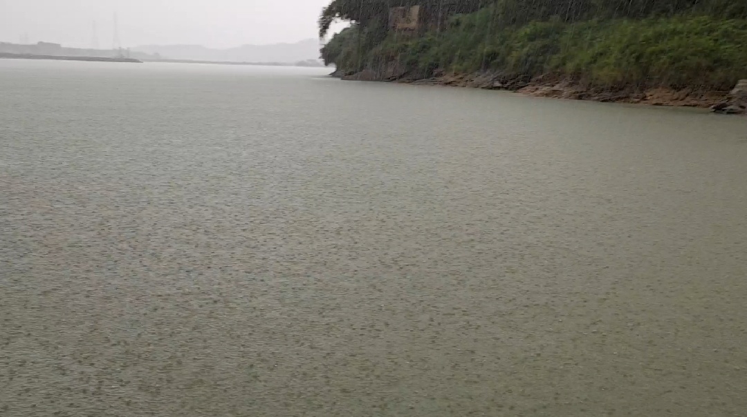 雷雨天气钓鱼怎么选择钓位,雷雨天气钓鱼的正确方法
