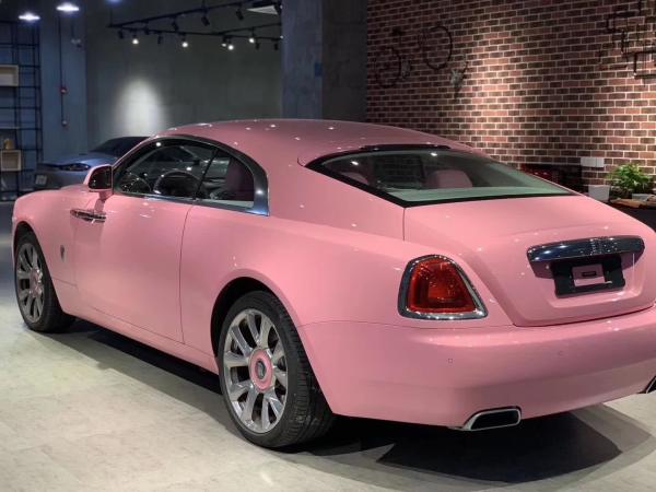 劳斯莱斯粉色私人定制,国内唯一一辆粉红色劳斯莱斯