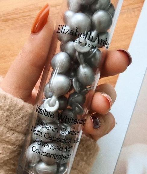 雅顿银胶为啥叫白手套,伊丽莎白雅顿银胶有a醇吗