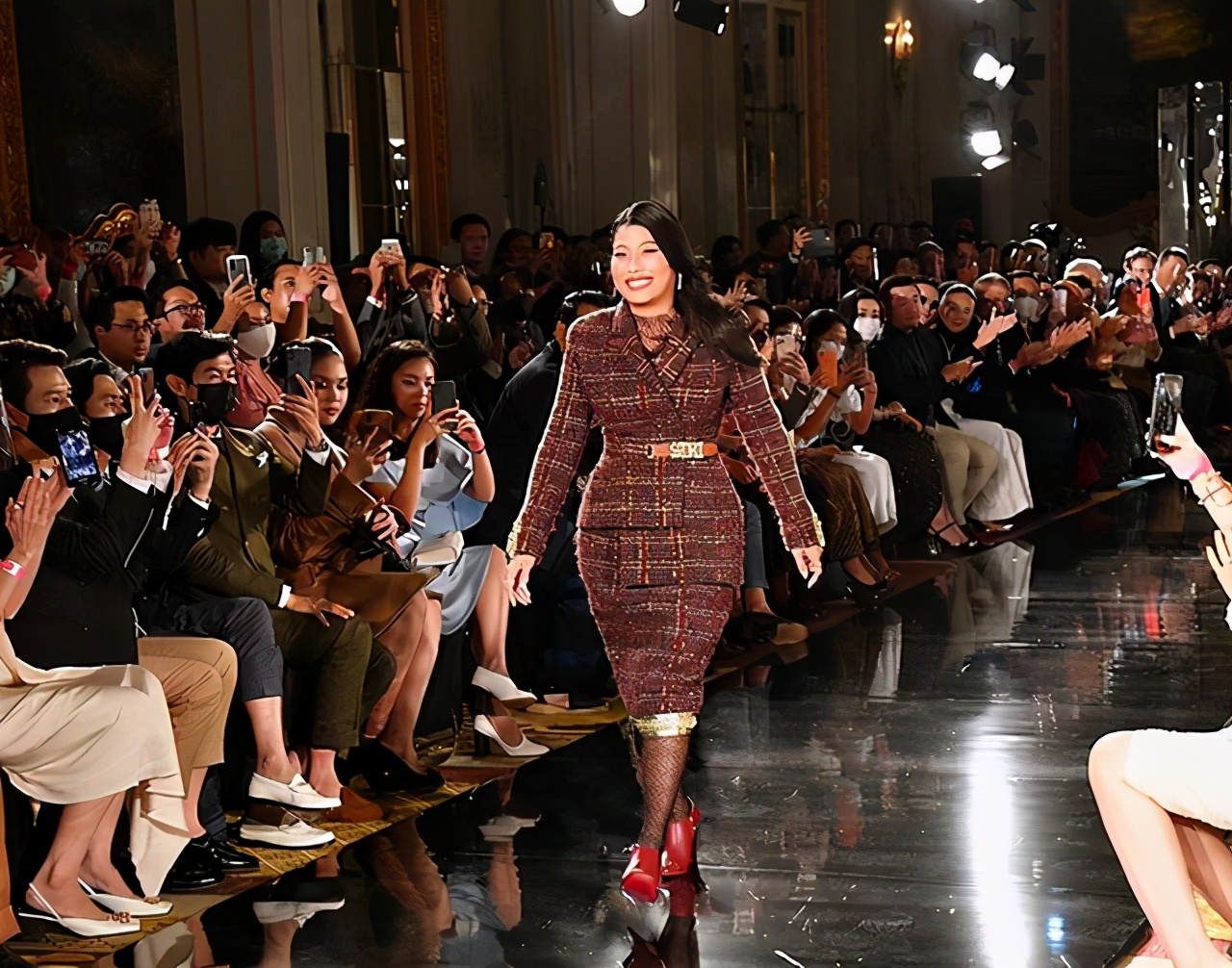 泰国公主诗妮娜,泰国公主惊艳出场