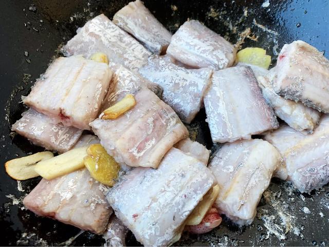家焖刀鱼，海边人家常做法，肉嫩味鲜还不腥，方法很简单