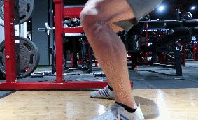 深蹲的经典错误,辟谣关于深蹲的七大误区