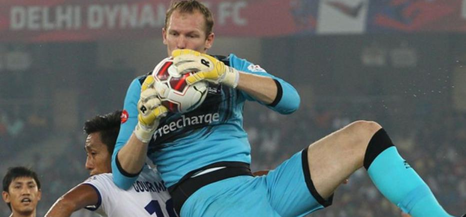 足球史上身高最高的球员是谁,足坛十大身高最高球员