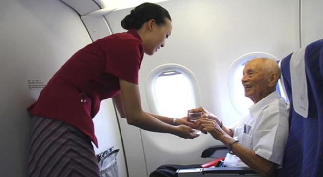 飞机三种隐藏服务,第一次坐飞机有什么免费服务