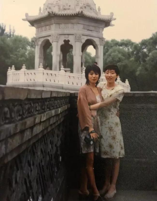 17岁被侵犯，34岁成*鸨老**，37岁拍片拿大奖，好绝一女的