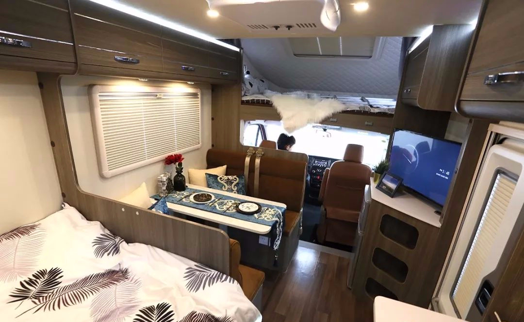 蓝牌c本也能开的越野房车,最实惠最经济自动挡的c型房车