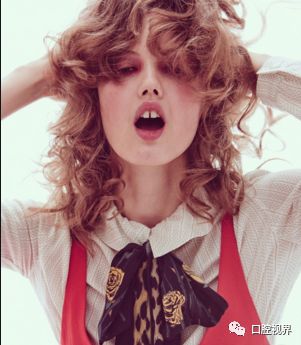 听说牙缝太大难看又露财，您给看看这牙缝还有救吗？