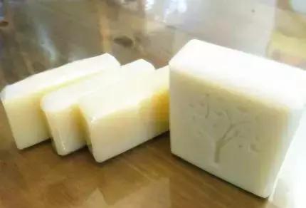 如何用清洁力强的洗面奶正确洗脸,怎样用洗面奶正确洗脸才能洗白