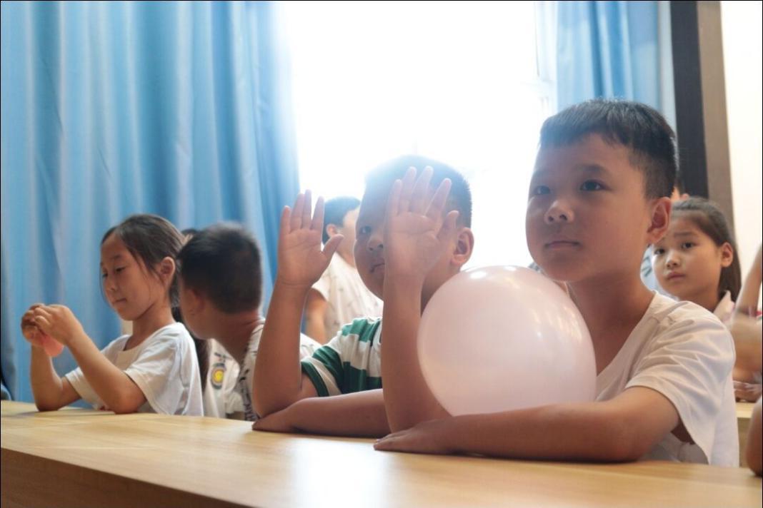 趣味小实验蜡烛熄灭,趣味小实验点火柴点蜡烛