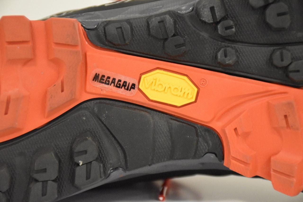 aku登山鞋属于什么档次,aku户外登山鞋