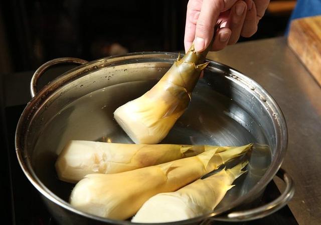 鲜竹笋怎样煮才熟得快,干竹笋该怎么煮才熟得快