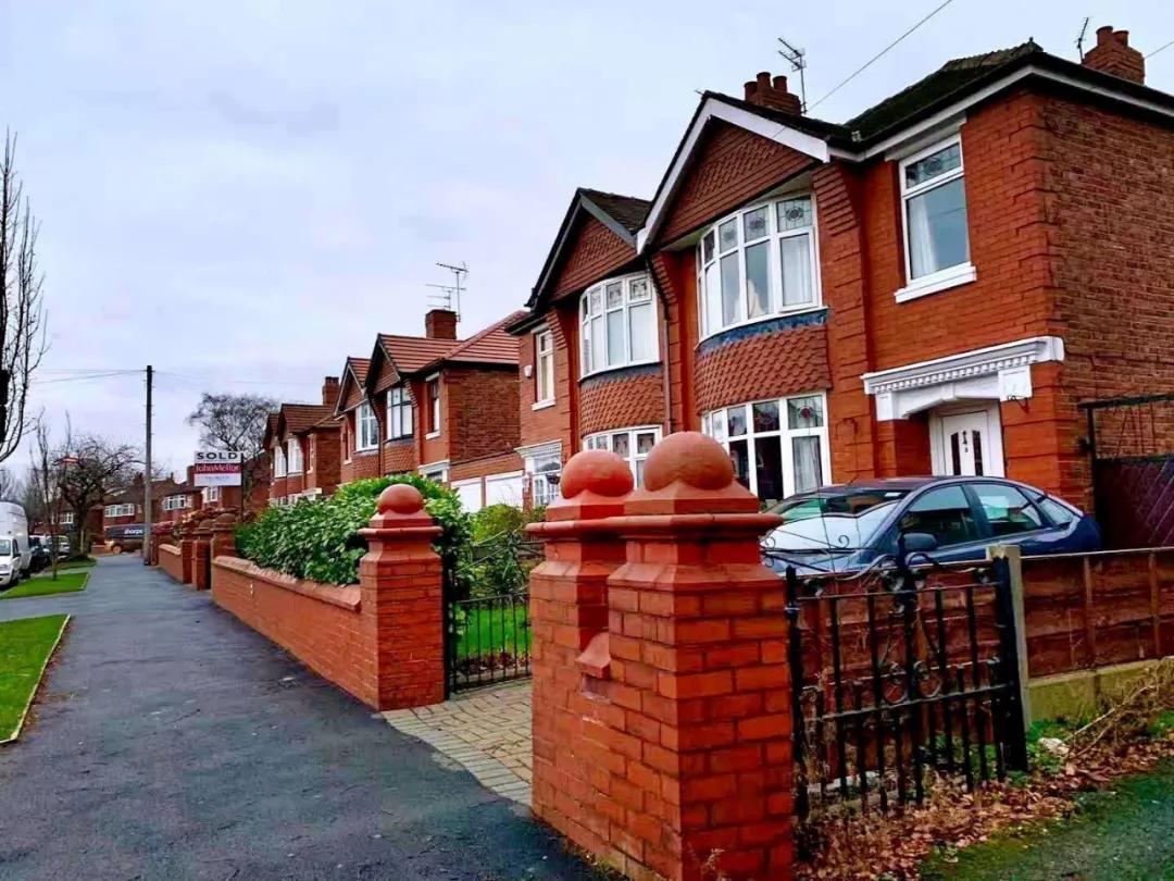 申请英国留学申请费如何交,2021申请英国留学费用