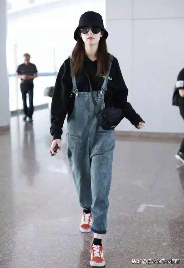 来看机场女王杨幂穿搭,杨幂穿搭机场秀