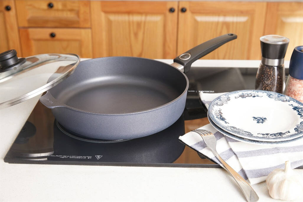 钻石麦饭石不粘锅,钻石家用不粘锅