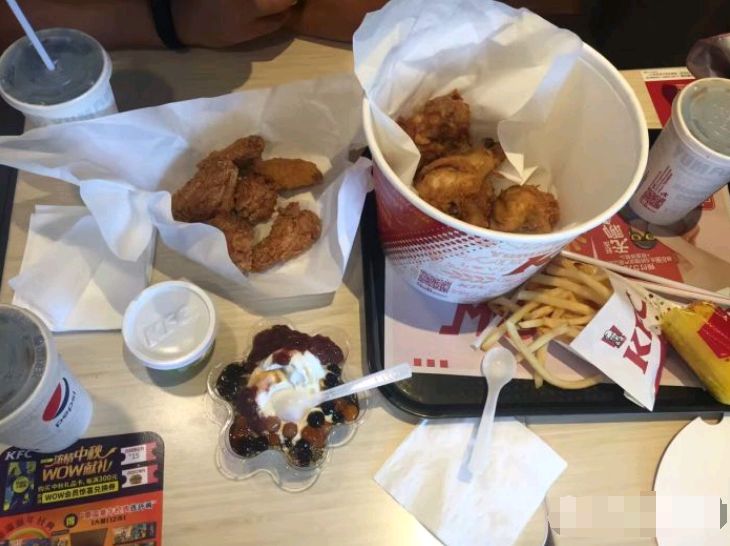 为什么肯德基全家桶会放一张白纸,肯德基全家桶为什么放一张白纸