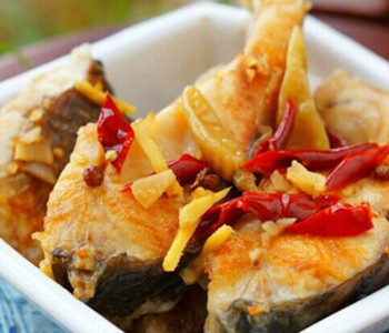 炸草鱼块的做法怎么才酥脆,炸草鱼块的做法视频教程