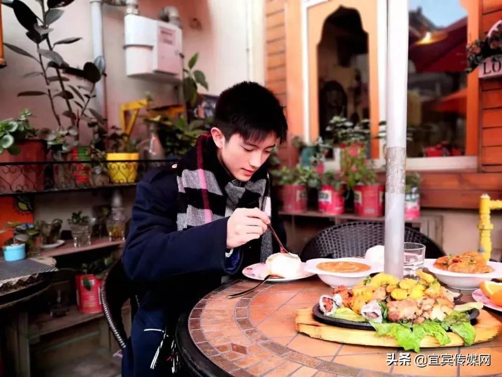 四川省宜宾市三中帅哥,宜宾市三中上诗词大会的男生