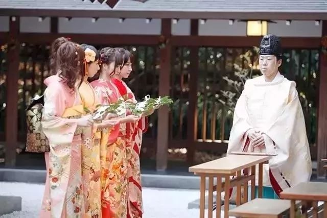 谁说同步价不能透明化?华龙百家CEO曾理首谈跨境同步价