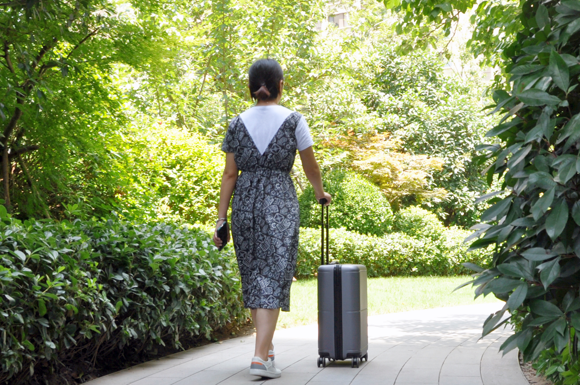 学生*党**过渡箱，耐摔抗撞防刮花性价比高，悠启旅行箱布拉格体验