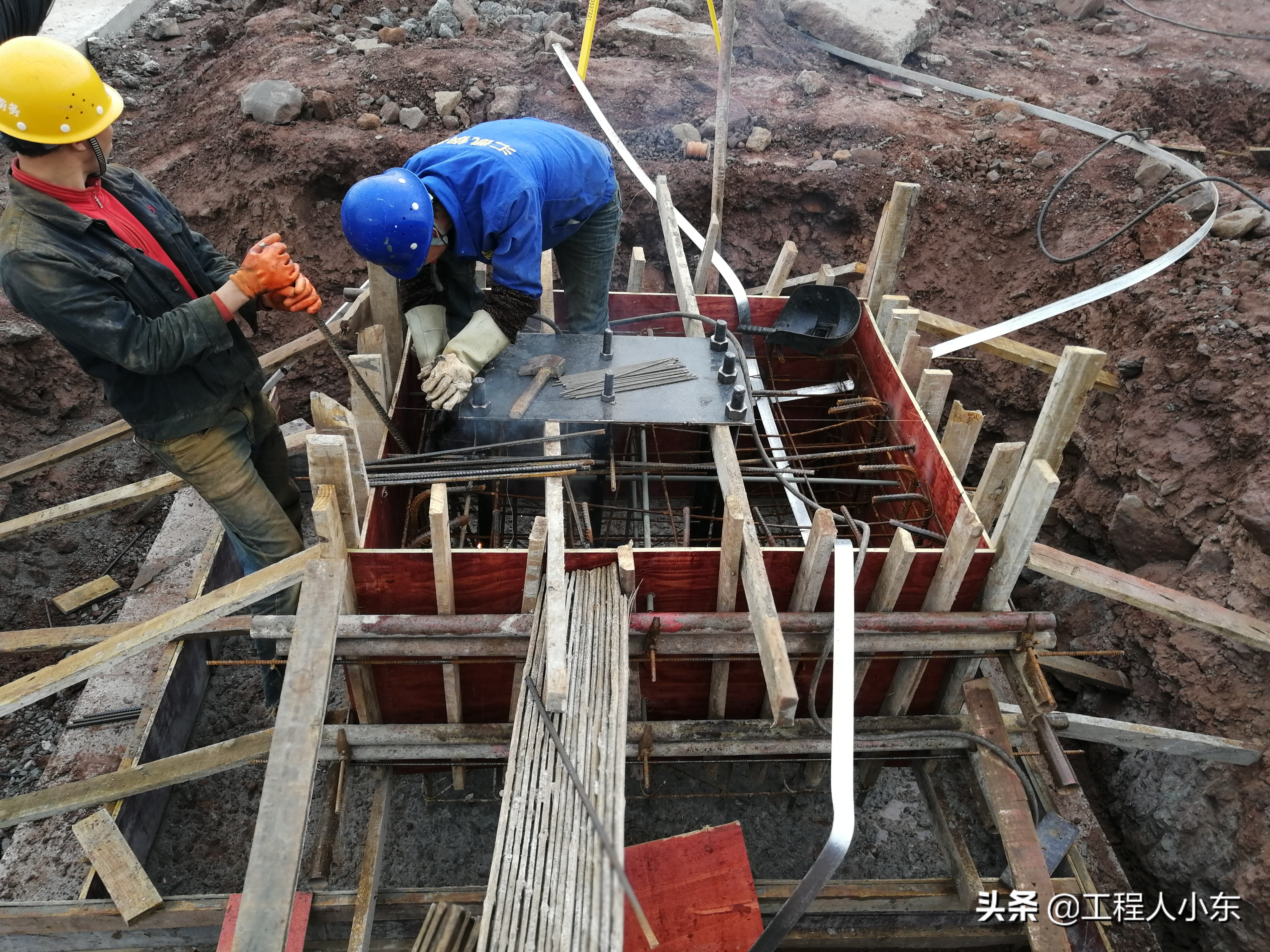 讲解钢结构厂房图,钢结构厂房基础施工动画演示