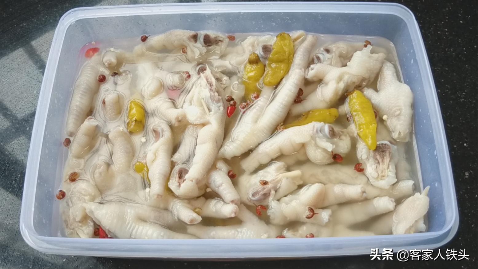 在家做泡椒鸡爪,在家做泡椒鸡爪又脆又好吃还便宜