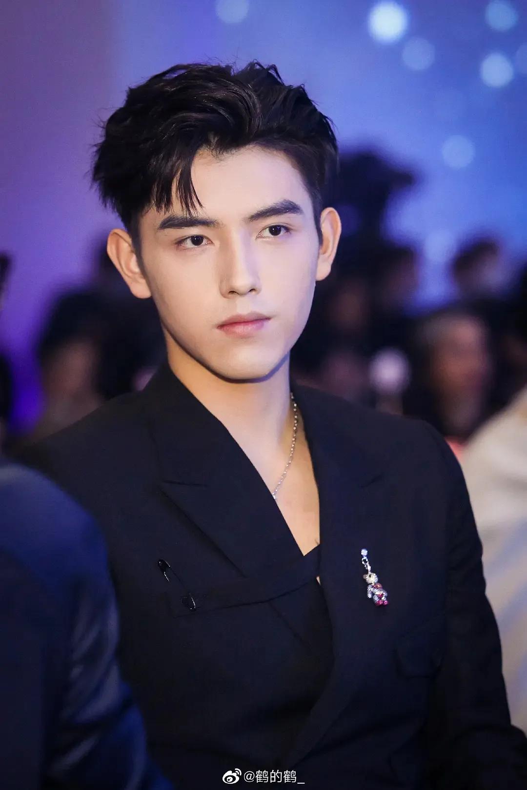 男明星的名利场，谁是你的取向*击狙**？