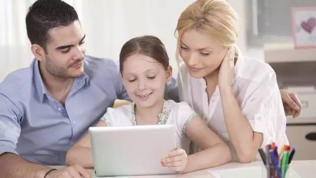 父母与孩子沟通方式令人烦,父母一说话就嫌烦