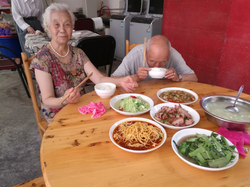 青城山农家乐介绍范文,青城山镇药王山下农家乐的故事