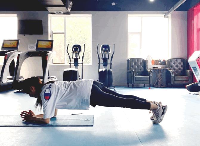 蝴蝶袖、拜拜肉怎么办？6个动作轻松搞定，简单实用，快速见效