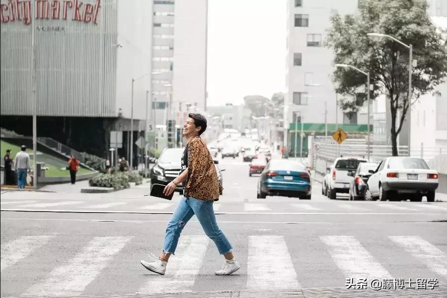 活跃的老太太们抖音生活日记,中年人朋友圈都发些什么